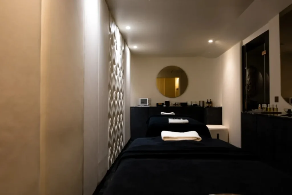 Cabine de soin du Spa Narcisse Blanc à Paris