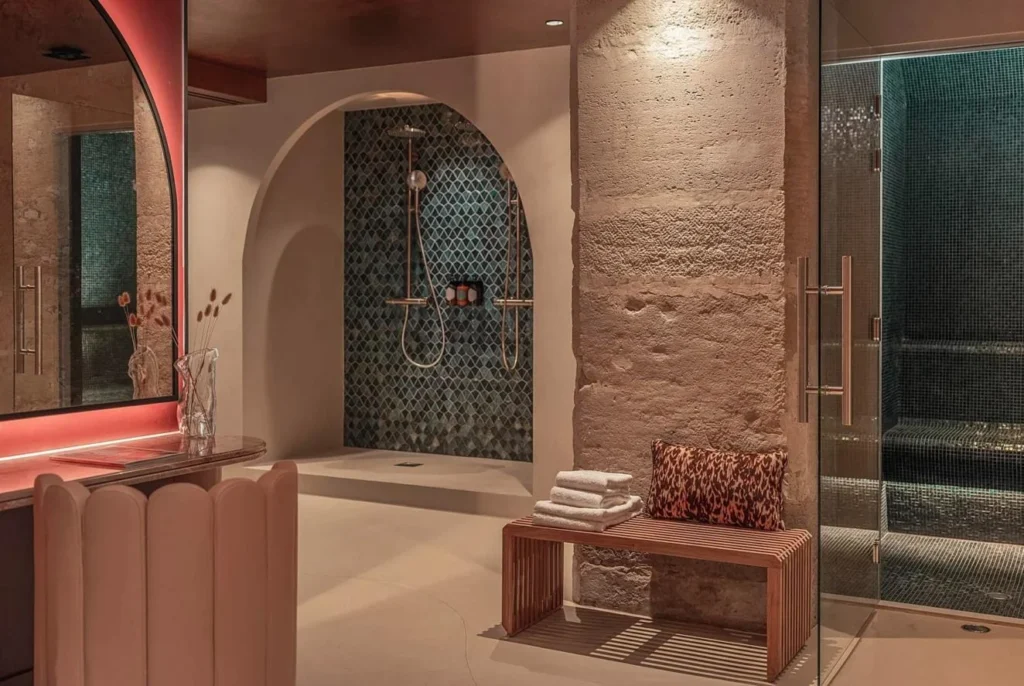 Salon Hédoné du Boudoir des Muses à Paris, hammam et douches privatifs