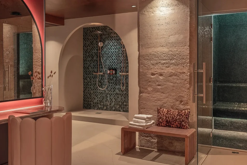 Hammam en pierre et mosaïque du Boudoir des Muses à Paris