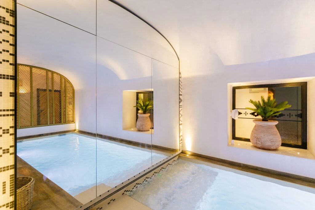 Piscine au Laz' Hotel Spa Urbain