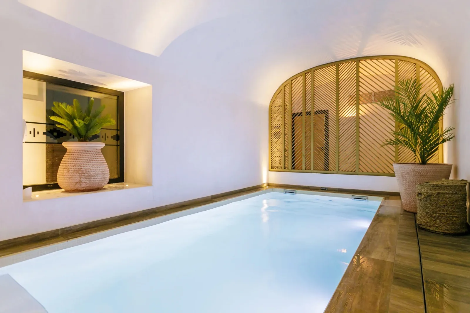 Piscine voûtée du Laz' Hotel Spa Urbain à Paris