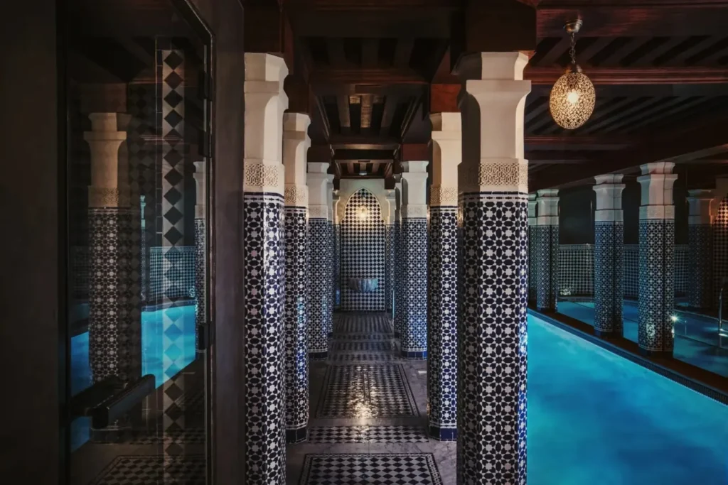 Piscine sous arcades du Spa Maison Proust à Paris