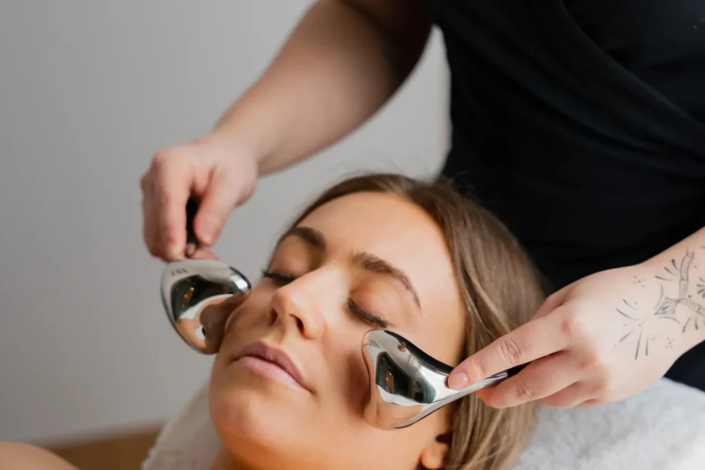 Soin du visage à la Wellness Suite Scribe à Paris