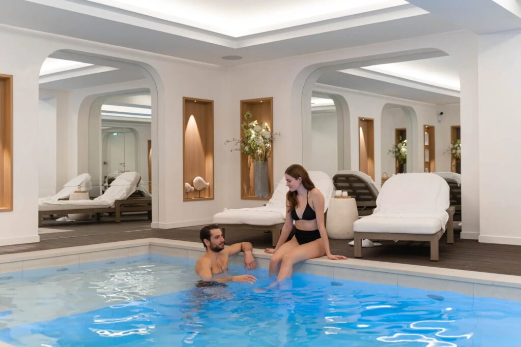 Piscine au Spa Black Door