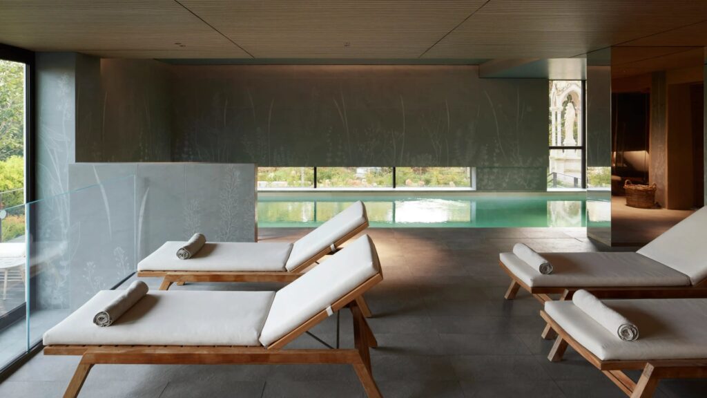 Piscine au Spa le Refuge de Margot