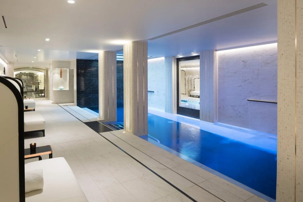 Piscine au Spa Narcisse Blanc